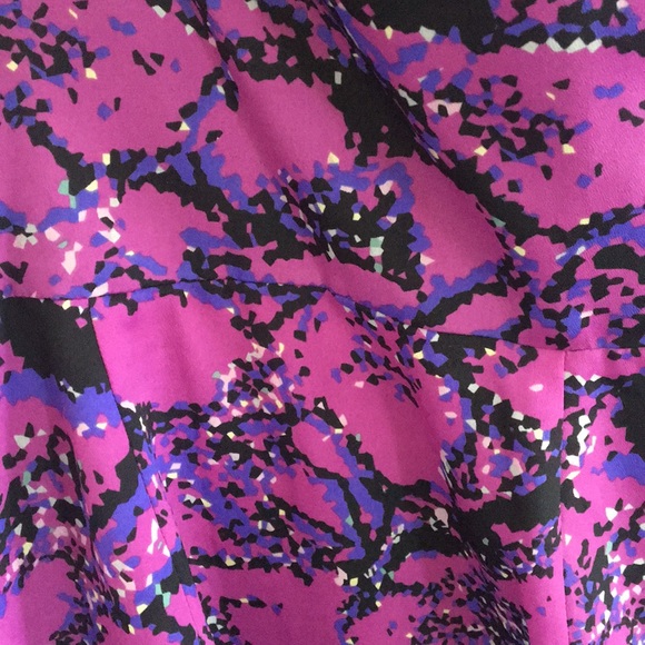 BCBG mini dress fitted with ruffle strapless - Picture 2 of 3